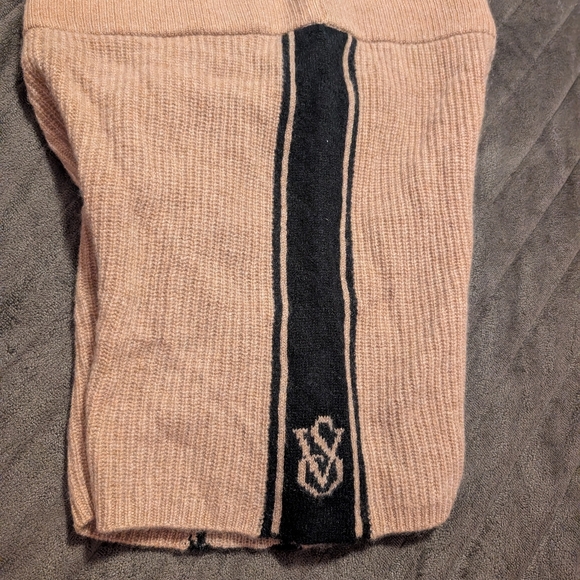 Victoria's Secret Cashmere Short - Picture 2 of 5